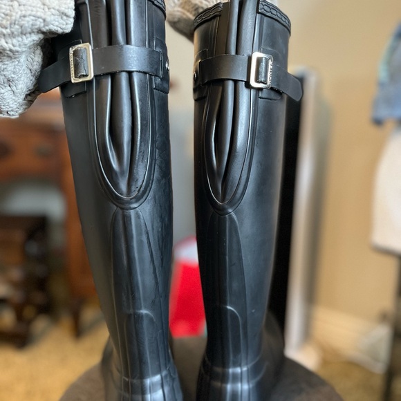 Black Matt Tall Hunter Boots & Sock Inserts - Picture 2 of 8